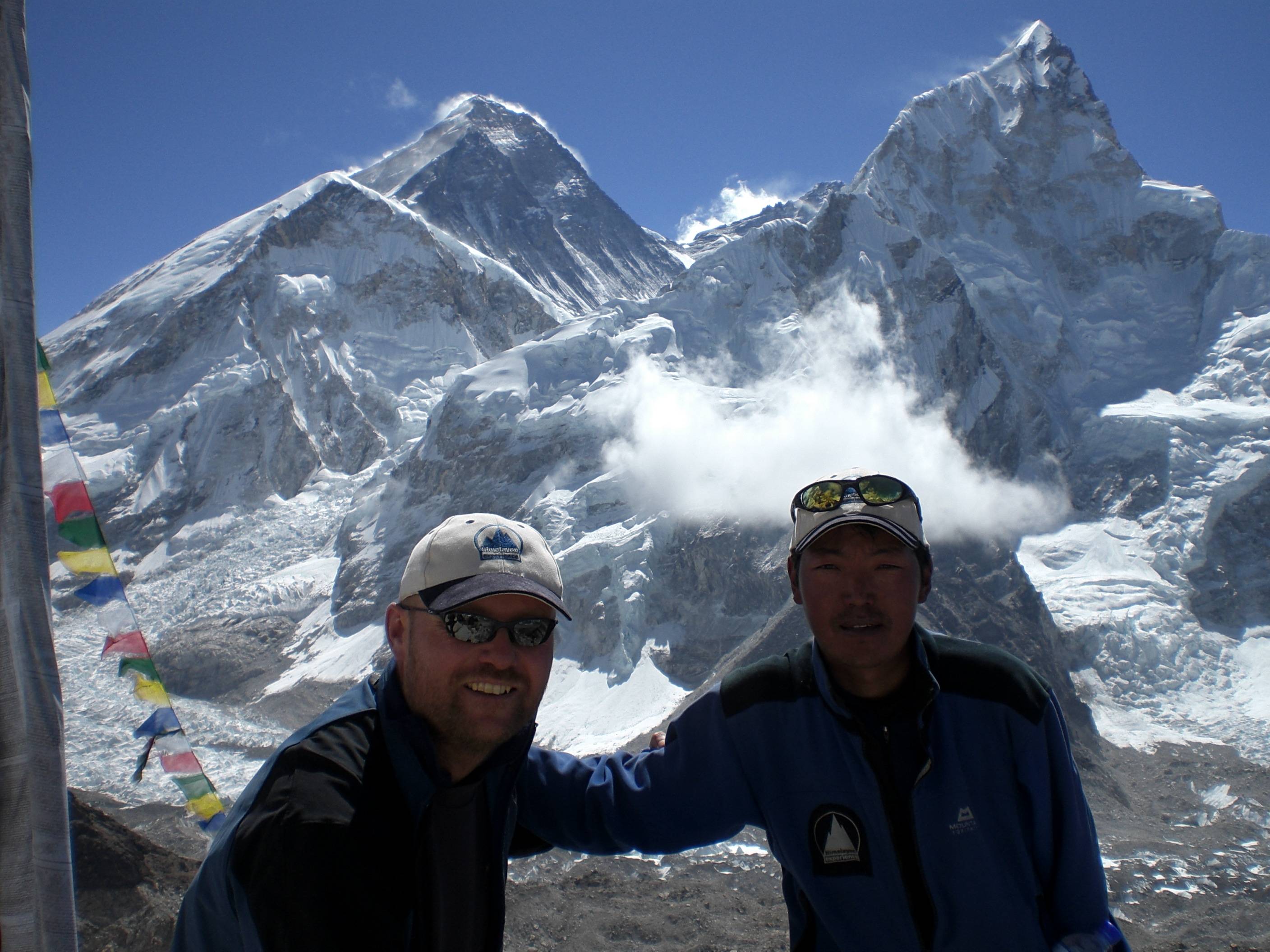 Lopsang Temba Sherpa til høyre og Thomas Svane Jacobsen. Lopsang+Temba+Sherpa+til+h%F8yre+og+Thomas+Svane+Jacobsen.